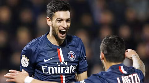 Pastore (trái) là cầu thủ xuất sắc nhất của PSG ở trận thắng Guingamp
