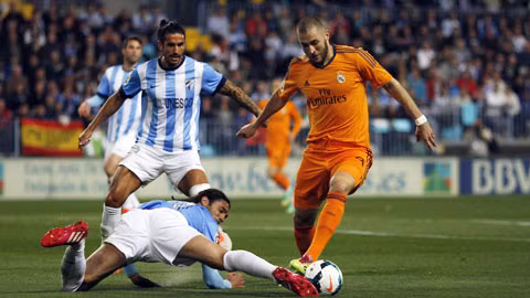 Real (phải) sẽ không khó nối dài chuỗi toàn thắng trước Malaga lên 6 trận đêm nay
