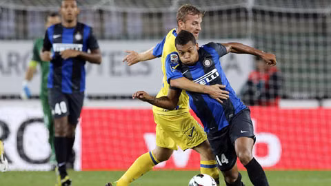 Đang thăng hoa, Chievo đủ sức chặn đà thăng tiến của Inter (áo sẫm)