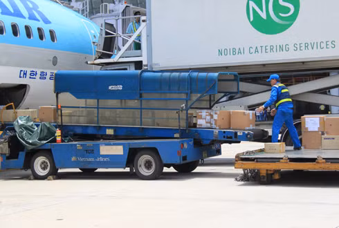 Hàng hóa vận chuyển tại sân bay Nội Bài cần được tăng cường giám sát. Ảnh: Đ.Loan
