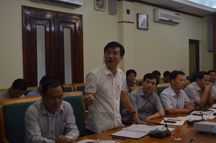 Đồng chí Nguyễn Anh Tú, Chủ tịch UBND thành phố Uông Bí phát biểu ý kiến