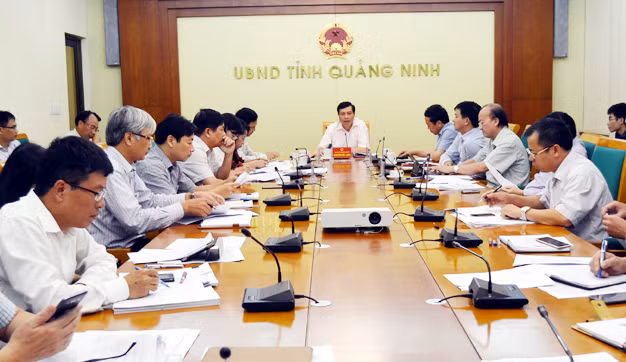 Đồng chí Nguyễn Đức Long, Bí thư Ban Cán sự Đảng, Chủ tịch UBND tỉnh chủ trì buổi giao ban.
