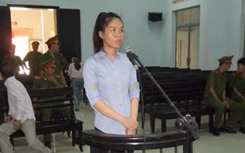 Bị cáo Kiều Thị Mỹ Hồng trước vành móng ngựa.