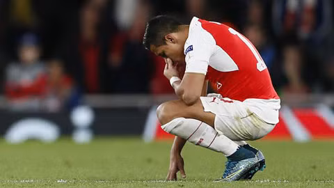 Một mình Sanchez không thể trục vớt con tàu đắm Arsenal