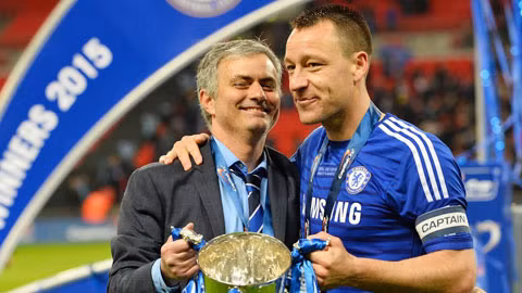 Mourinho cần kinh nghiệm của Terry để gia cố hàng thủ Chelsea