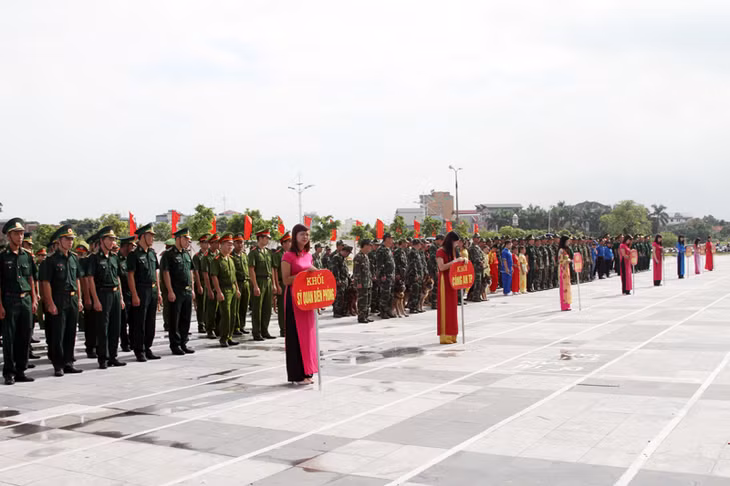 Các khối biểu diễn võ thuật và chó chiến đấu tham gia chương trình