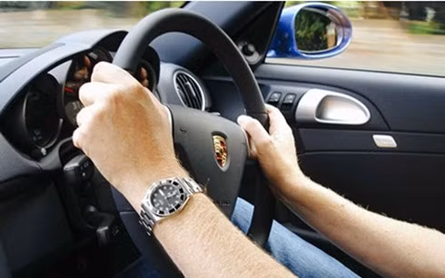  Vị trí đặt tay trên vô lăng đóng vai trò quan trọng khi lái xe.