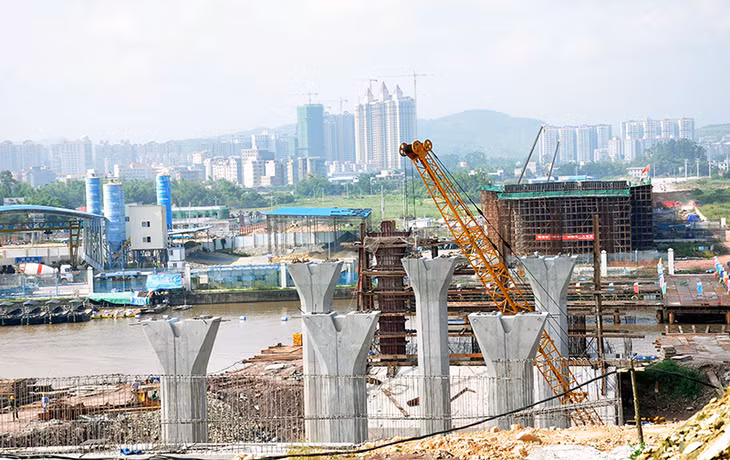 Kết cấu phần dưới các trụ cầu phía Việt Nam đã được nhà thầu cơ bản hoàn thành.