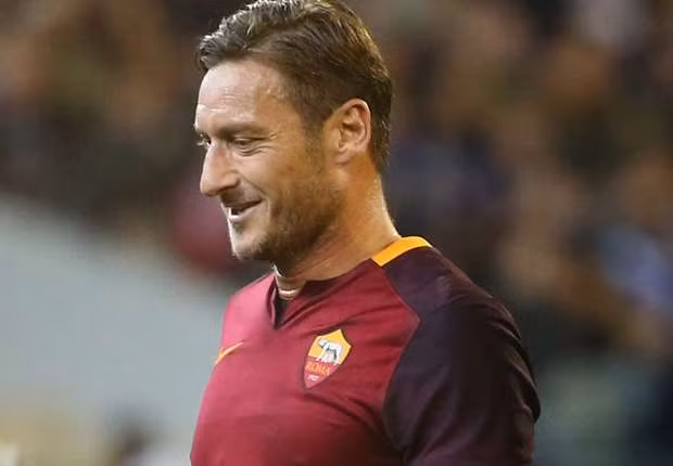  Totti đạt cột mốc 300 cùng Roma. Ảnh internet.