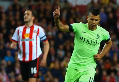  Aguero vừa nổ súng trên chấm penalty trong trận gặp Sunderland tại League Cup