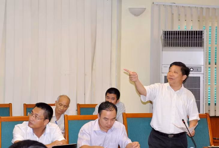 Lãnh đạo Sở Văn hóa Thể thao và Du lịch góp ý kiến tại cuộc họp.