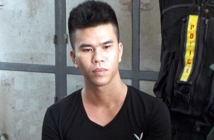 Đối tượng và tang vật vụ án.