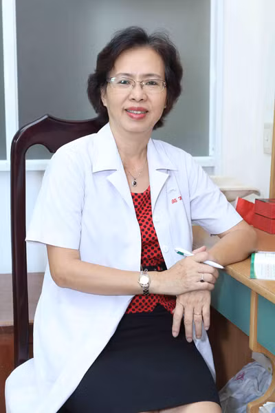 Bác sĩ Nguyễn Thị Hoa - nguyên Trưởng khoa Dinh dưỡng bệnh viện Nhi đồng 1, Phó chủ tịch Hội Dinh dưỡng Thực phẩm TP HCM.