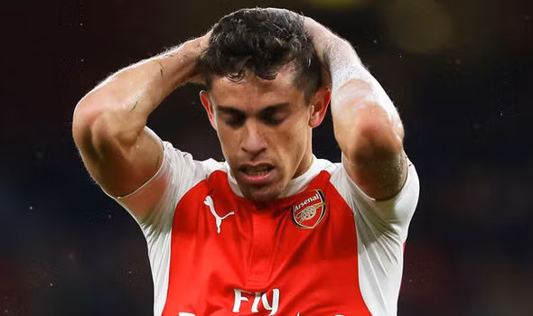 Gabriel Paulista bị treo giò 1 trận do nhận thẻ đỏ trận gặp Chelsea