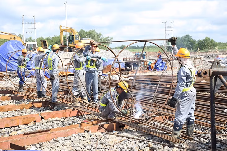 Thi công cốt thép cọc khoan nhồi gói thầu 3 