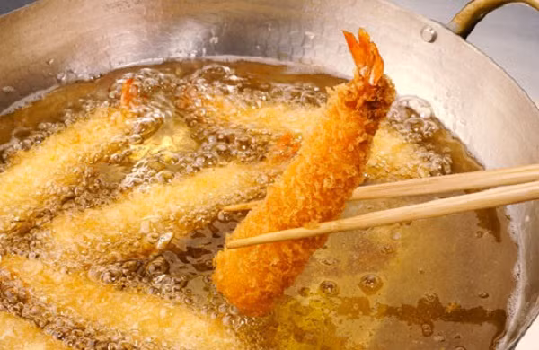 Không nên tái sử dụng dầu ăn. Ảnh minh họa