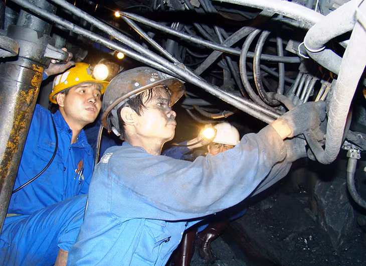 Áp dụng công nghệ hiện đại để nâng cao năng suất, sản lượng. Ảnh: Công ty CP Than Quang Hanh