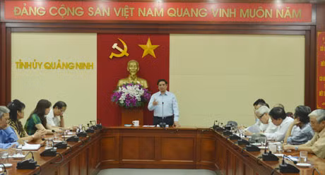 Ngày 24-6, đồng chí Bí thư Tỉnh ủy Quảng Ninh đã có buổi gặp mặt các nhà báo nghỉ hưu trên địa bàn TP Hạ Long. Dự buổi gặp mặt có lãnh đạo một số ban, sở, ngành của tỉnh.
