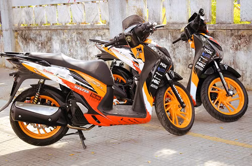 Một chiếc dùng ống xả của SH300i.