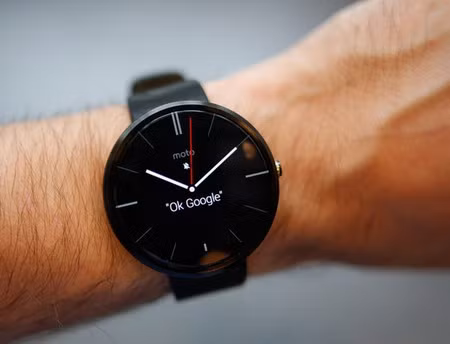 Moto 360 là chiếc smartwatch đầu tiên chạy Android Wear với màn hình tròn truyền thống