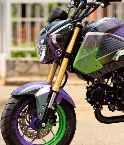 Công suất 9,7 mã lực, mô-men xoắn cực đại 10,9 Nm.