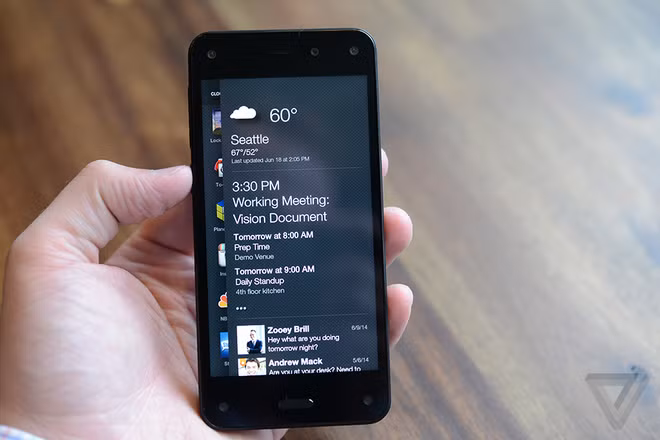 Fire Phone sở hữu màn hình IPS HD 4,7 inch, sử dụng chip 4 nhân Snapdragon tốc độ 2,2 GHz, RAM 2 GB đi kèm với pin dung lượng 2.400 mAh.