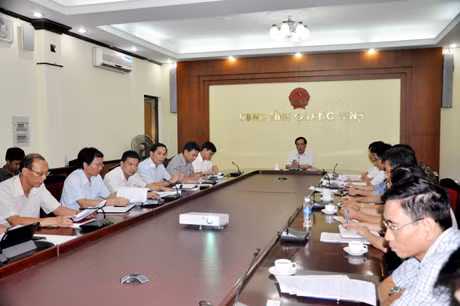 Đồng chí Đỗ Thông, Phó Chủ tịch Thường trực UBND tỉnh chủ trì cuộc họp.