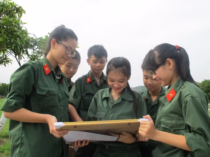 Các chiến sĩ nhí của TP Hạ Long trước giờ bế giảng Học kỳ quân đội