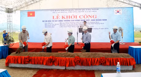 Lễ khởi công xây dựng Trường Cao đẳng Nghề Việt - Hàn Quảng Ninh, ngày 23-6-2014.