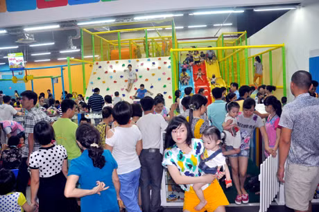 Khu vui chơi luôn trong tình trạng quá tải.