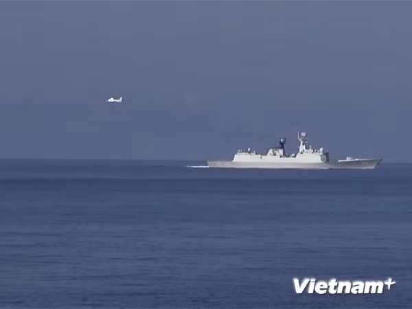 Cận cảnh tàu và máy bay Trung Quốc xâm phạm chủ quyền Việt Nam. (Ảnh: Sơn Bách/Vietnam+)