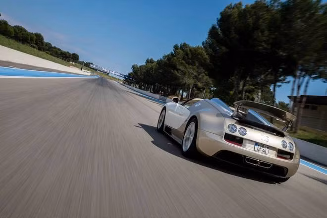 Kỷ lục lập được là 431 km/h tại đường thử của Volkswagen Group ở Ehra-Leissien (Đức) vào ngày 26/6/2010.