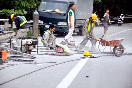 Sửa chữa, thay thế khe co giãn cầu Lộ Phong, QL18.
