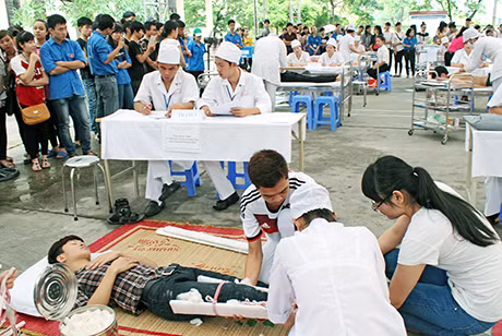 Quang cảnh vòng thi thực hành Thi học sinh- sinh viên giỏi của Trường Cao đẳng Y tế Quảng Ninh