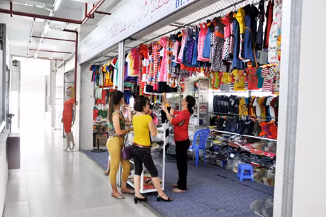 Hộ kinh doanh trong Chợ Trung tâm Hải Hà mới đã bắt đầu bán hàng.