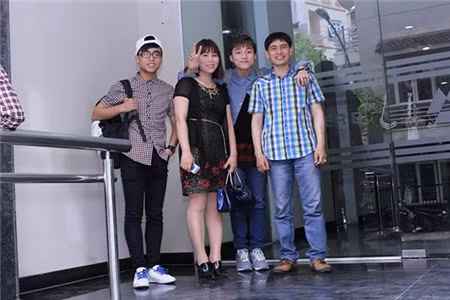 Sơn Tùng M-TP hạnh phúc bên bố mẹ và em trai
