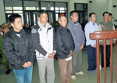 Các bị cáo tại phiên toà xét xử sơ thẩm.