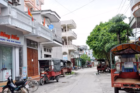Hệ thống nhà nghỉ tại trung tâm xã được xây dựng khá khang trang.