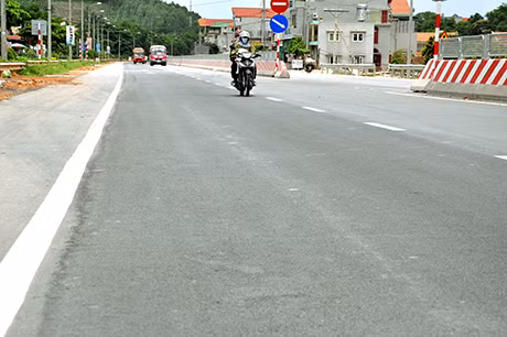 Trong khi chờ thực hiện giải pháp triệt để, toàn bộ vệt hằn bánh xe hướng Hạ Long - Uông Bí đã được chủ đầu tư xử lý tạm thời nhằm đảm bảo ATGT trên tuyến.