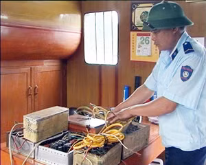 Tang vật mà cơ quan chức năng thu được trong một vụ đánh bắt hải sản trái phép trên Vịnh Hạ Long.