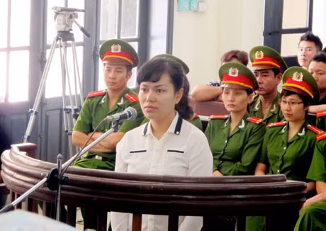Bùi Thị Thu Hằng tại phiên tòa sơ thẩm.