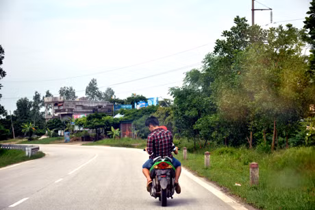 (Ảnh chụp lúc 15 giờ, ngày 24-6, tại QL 18 thuộc xã Tân Bình, huyện Đầm Hà)