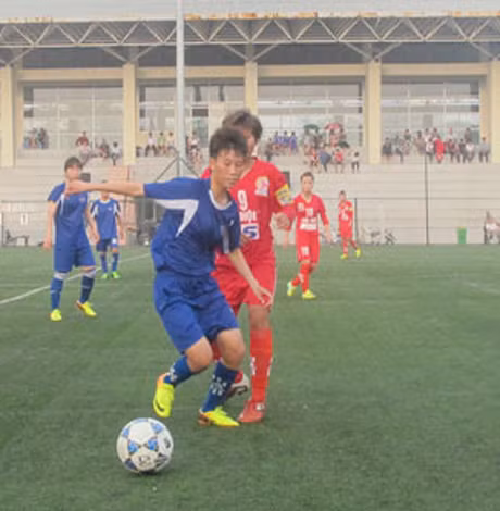 U19 nữ TKSVN (áo xanh) đã không thể vượt qua những đối thủ mạnh như Hà Nội