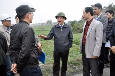 Đồng chí Đỗ Thông kiểm tra công tác GPMB đoạn qua TP Uông Bí.
