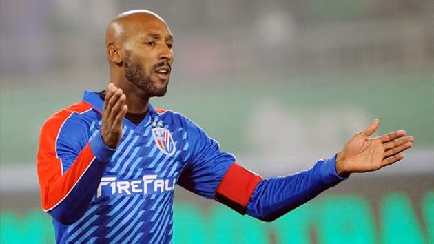 Juventus đón Anelka để giải quyết bài toán hàng công