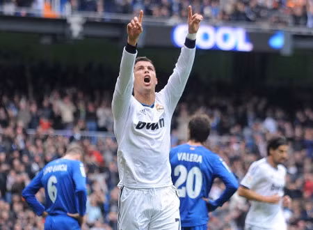 C. Ronaldo giúp Real Madrid phục hận thành công Getafe