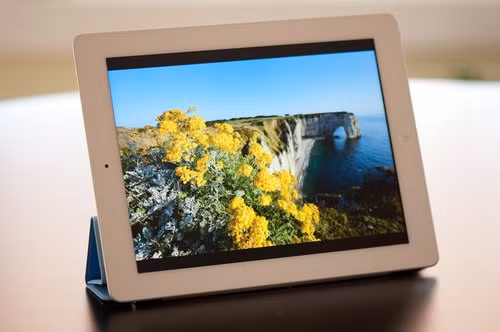 iPad 4 có thể thêm phiên bản bộ nhớ trong 128 GB với hai màu đen và trắng. Ảnh: Anandtech.