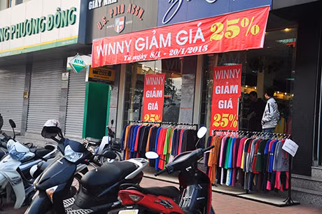 Đủ mọi loại thời trang từ bình dân...