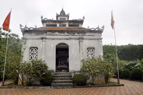 Ngải Sơn lăng, Khu Di tích nhà Trần tại Đông Triều được địa phương tu bổ với kiến trúc bị xem là “không giống ai”.