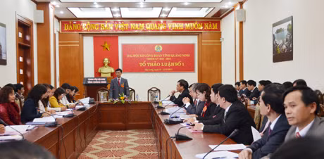 Các đại biểu thảo luận tại Tổ thảo luận số 1.
